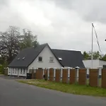 Liefdeshotel Serengeti & Stayover *